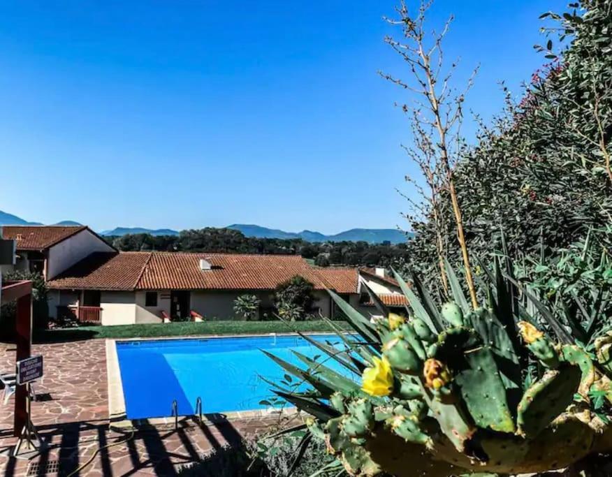 Appartamento Caporizon-Baillenia-T1 Vue Montagne - Piscine St Jean De Luz Saint-Jean-de-Luz Esterno foto